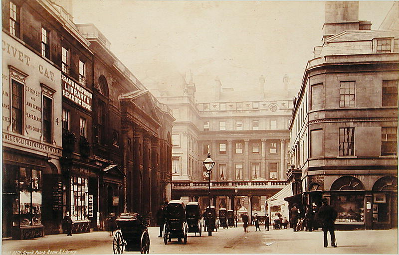 Abbey Square and Pump Rooms, Bath, c.1880 (b/w photo)  von English Photographer