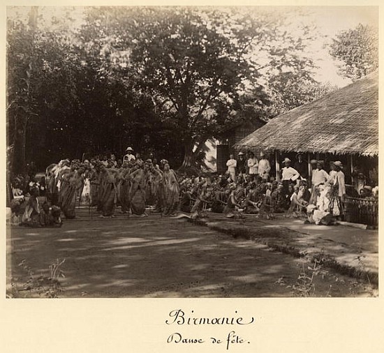 Burmese dancers celebrating, Burma, late 19th century von English Photographer