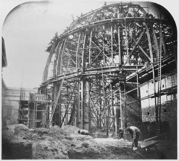 Construction of the British Museum Reading Room, 1854-57 von English Photographer
