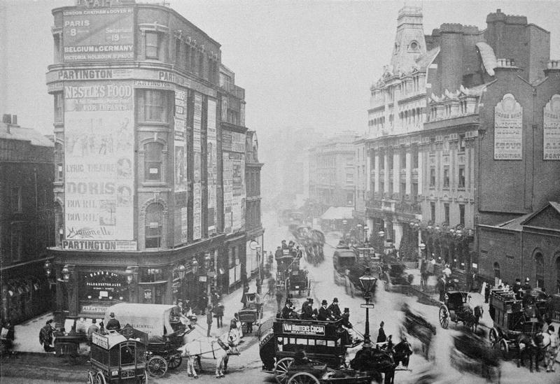 View of Tottenham Court Road, c.1885 (b/w photo)  von English Photographer