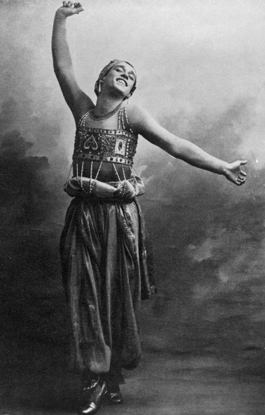 Vaslav Nijinsky in the role of the Black Slave from ''Scheherazade'', 1910 (b/w photo)  von French Photographer
