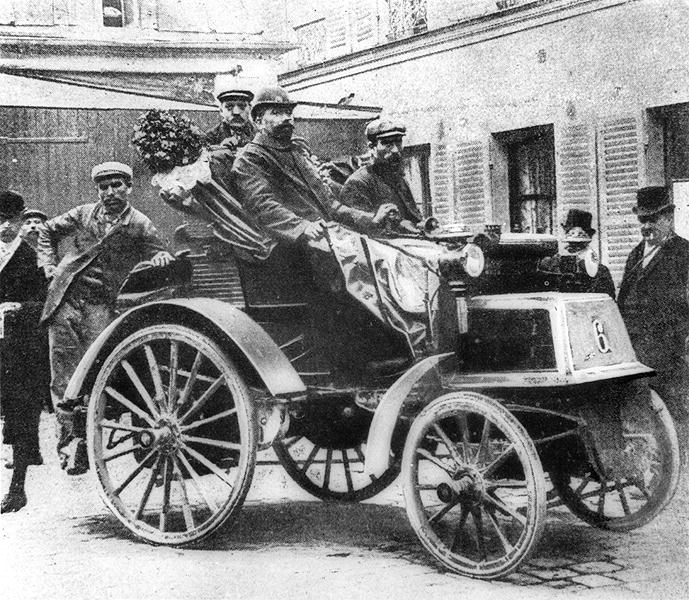 A Panhard-Levassor car winning the first prize, 1891 (b/w photo)  von French Photographer