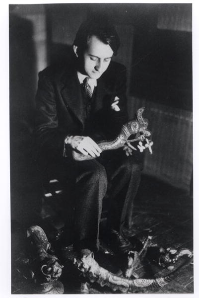 Andre Malraux (1901-76) at the Rue du Bac, Paris, c.1933 (b/w photo)  von French Photographer