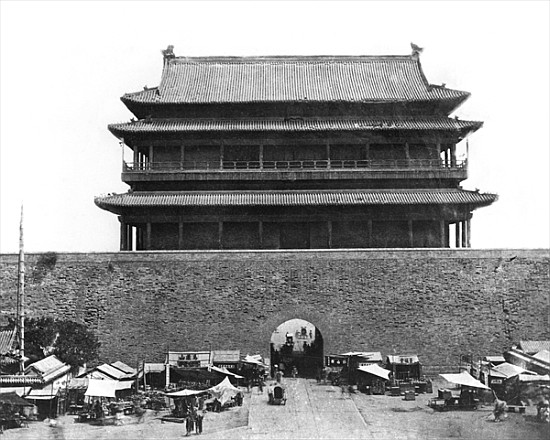 Entrance to the inner wall, Peking, China, c.1900 von French Photographer