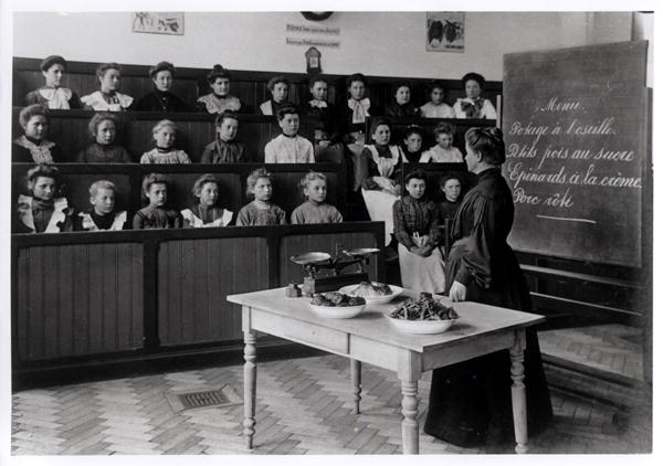 Young girls in a cookery lesson (b/w photo)  von French Photographer