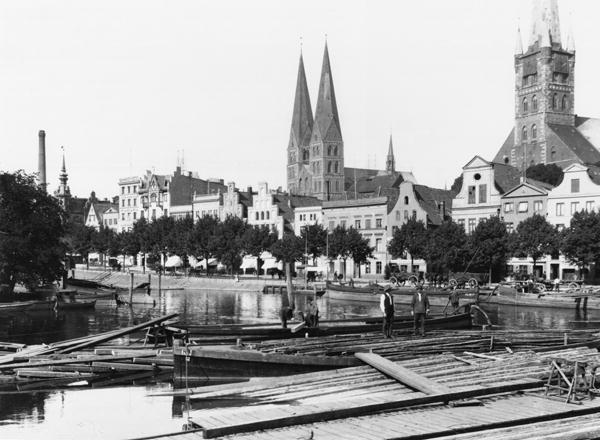 Selling wood on the River Trave, Lubeck, c.1910 (b/w photo)  von Jousset