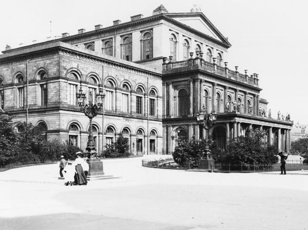 The Theatre at Hannover, c.1910 (b/w photo)  von Jousset