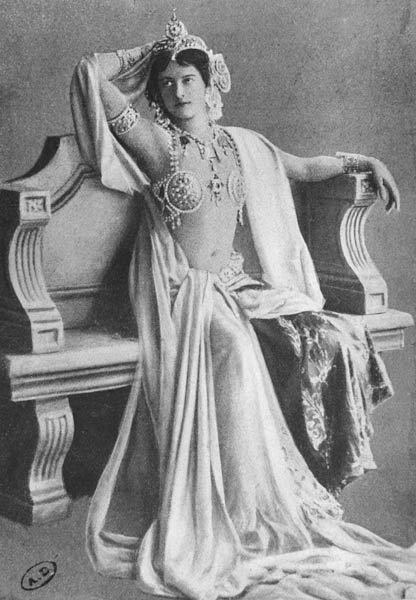 Mata Hari, 1910 (b/w photo)  von Reutlinger Studio (1850-1937)