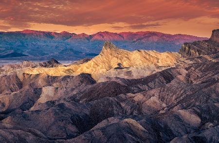 Morgendämmerung im Death Valley