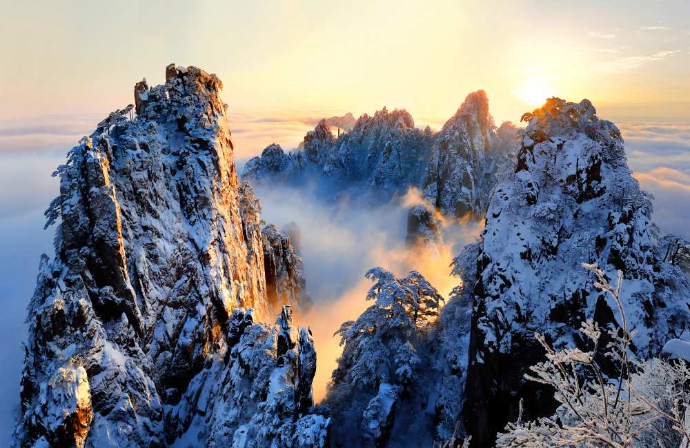 Sunrise at Mt. Huang Shan von Adam Wong