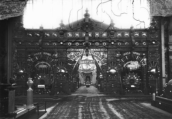 Portico of the Metallurgy Pavilion at the Universal Exhibition, Paris von Adolphe Giraudon