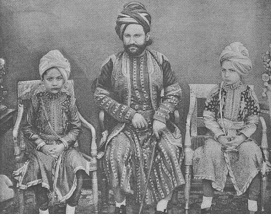 Son-in-Law and Grandsons of Sultan Shah Jahan, Begum of Bhopal von (after) English photographer