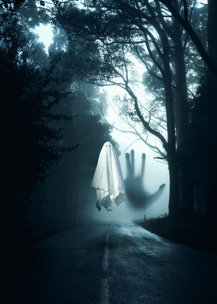 Geister-Halloween in der dunklen Straße von Al Barizi