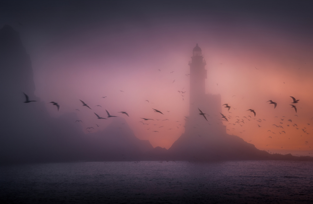 Der Leuchtturm vor der Morgendämmerung... von Alexandr Kukrinov