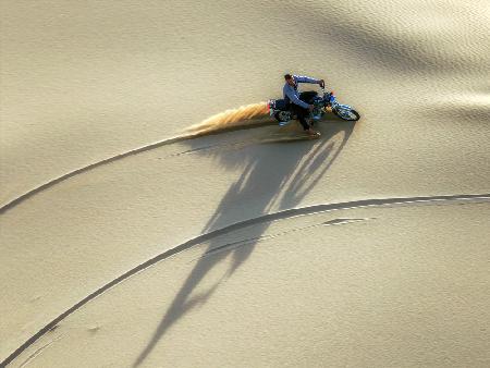 Motorradfahrten in der Wüste