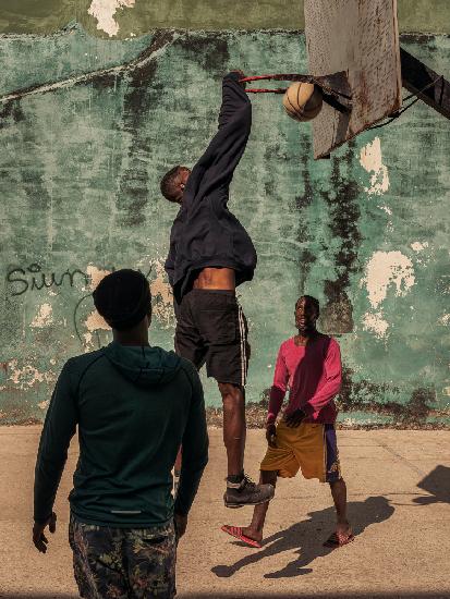 Straßenbasketball