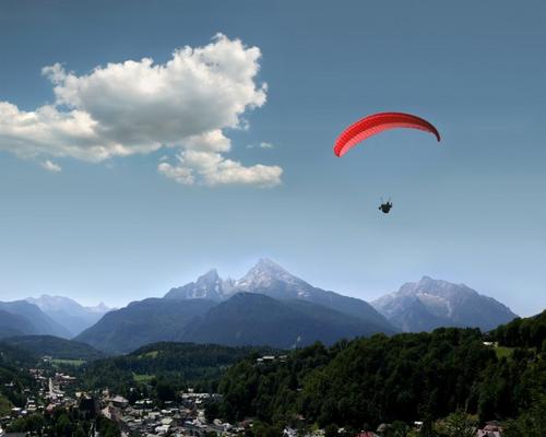 Watzmann, Berchtesgaden und Paraglider von Andreas Weber