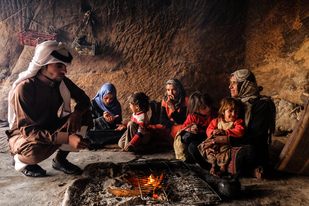In Petra leben noch 40/50 Familien in Höhlen. Sie haben sich an das Leben in der Stadt angepasst und von Andrei Nicolas - The Traveler
