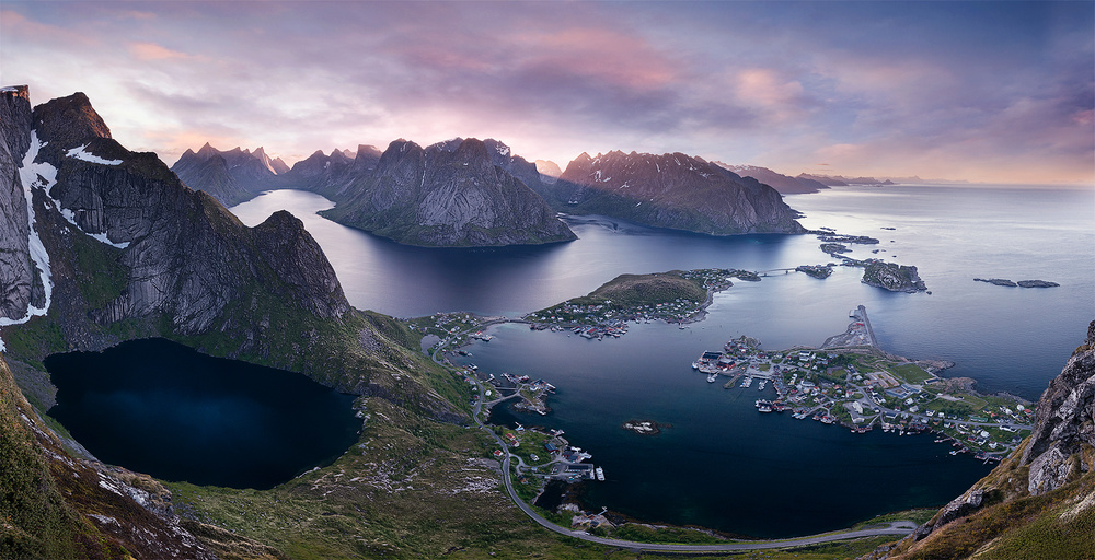 Sonnenaufgang über dem Berg Reinebringen,Norwegen von Andrej Sevkovksij