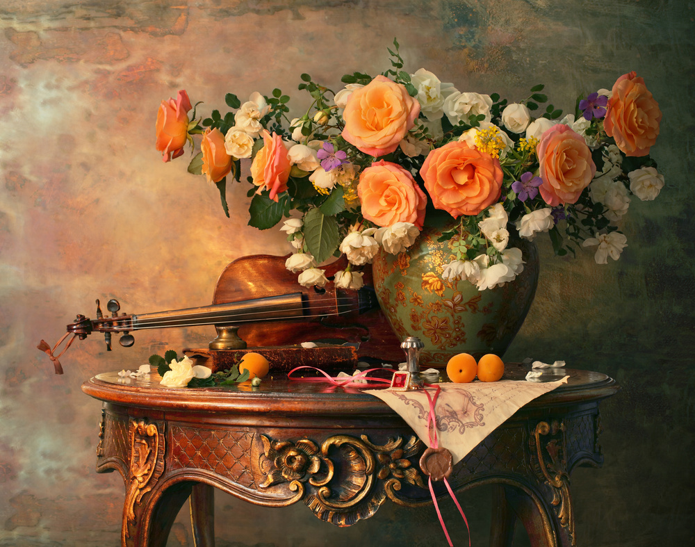 Stillleben mit Geige und Rosen von Andrey Morozov