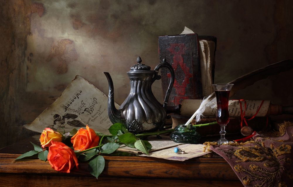 Stillleben mit Teekanne und Rosen von Andrey Morozov