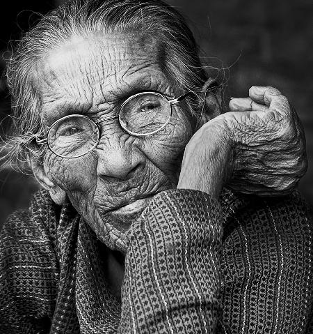 Nepalesische alte Frau