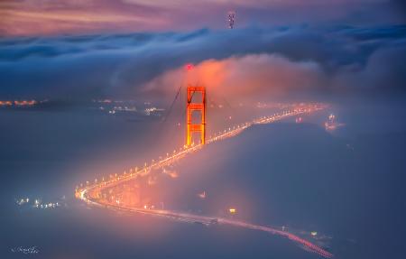 Nebelnacht auf der Golden Gate Bridge