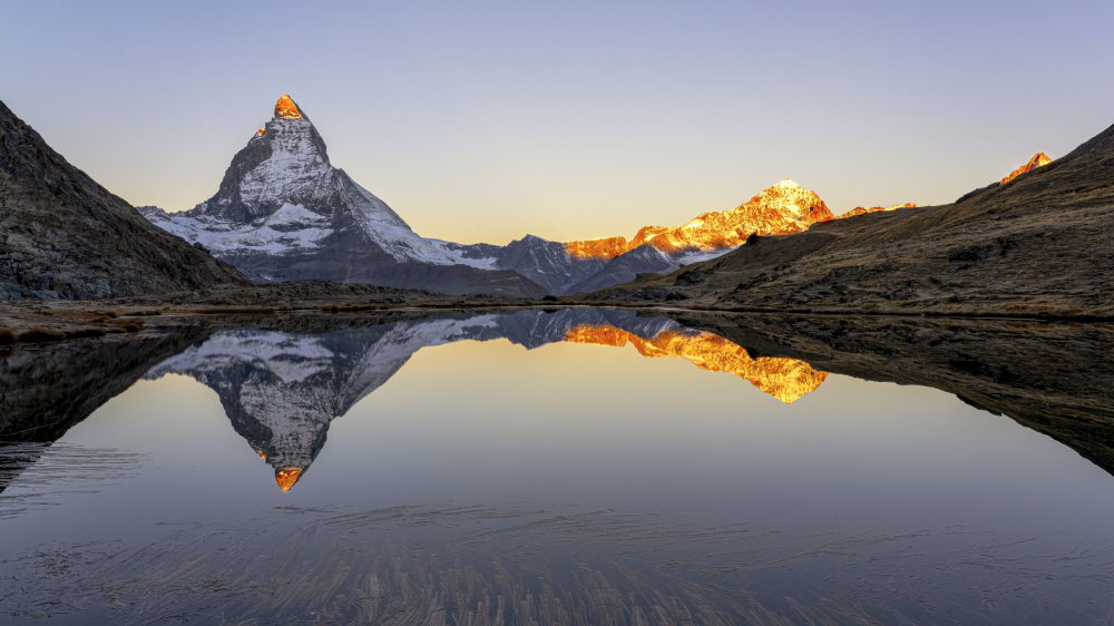 Goldener Sonnenaufgang am Matterhorn von Annie Zhang