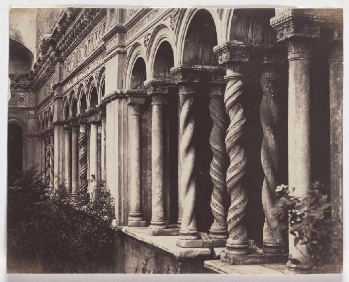 Rom: Säulen im Kreuzgang von San Giovanni in Laterano von Anonym