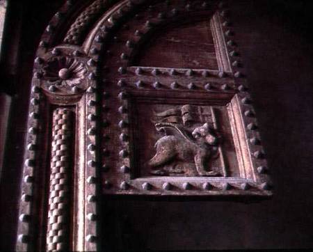 Carved door panel from the Duomoshowing a bear cub carrying a flag von Anonymous