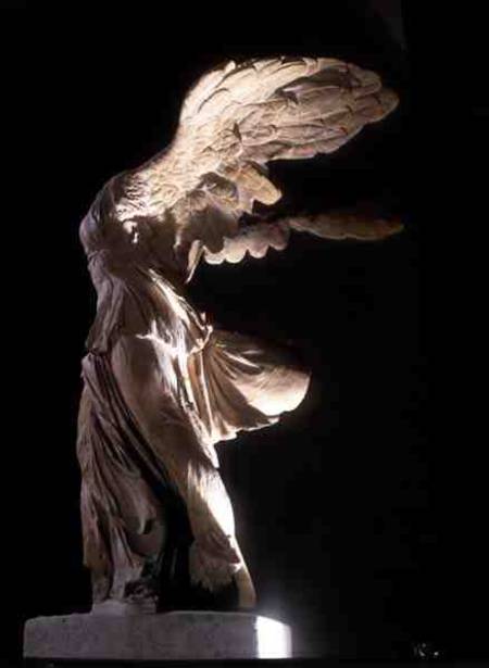 Side view of the Victory of Samothrace von Anonymous