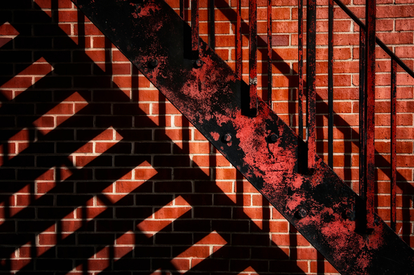 Fire escape on red wall von Ant Smith