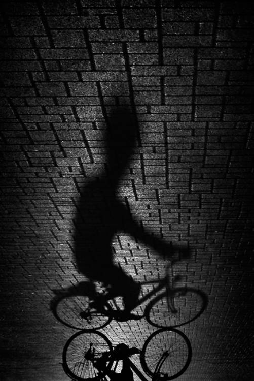 Shadow bike... von Antonio Grambone