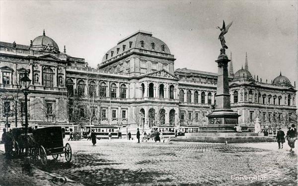 The University of Vienna and the Liebenberg Monument (b/w photo)  von Austrian School