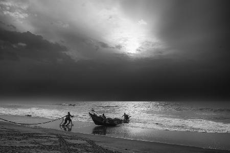 Morgendämmerung an der Küste von Mahabalipuram