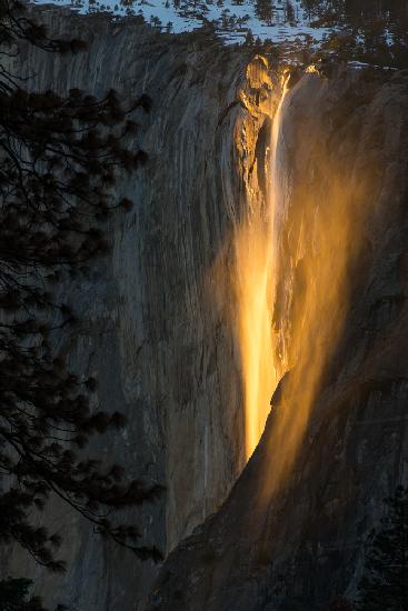 goldener Wasserfall