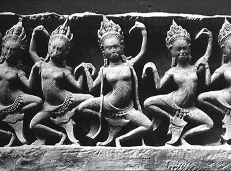 Dancing Apsarasas, detail from a frieze von Cambodian