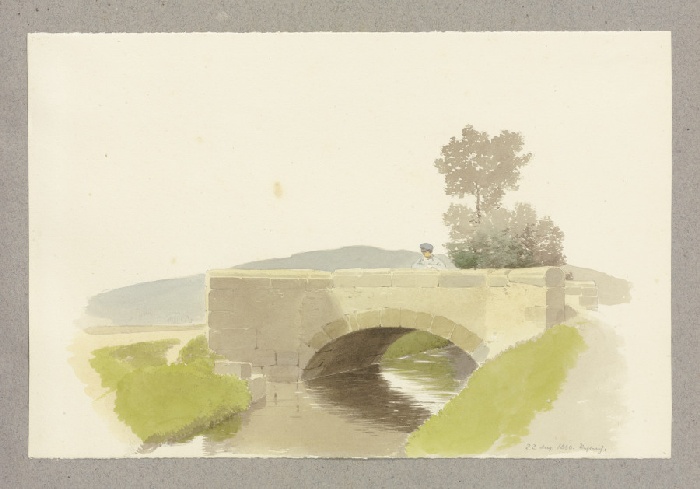 Eine über den Rehbach führende steinerne Bogenbrücke, auf dieser ein aufs Wasser schauender Mann von Carl Theodor Reiffenstein