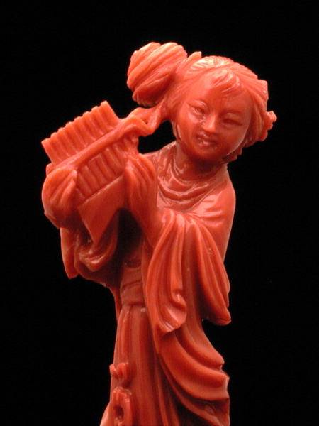 Statuette of a maiden with a piped musical instrument von Chinese School