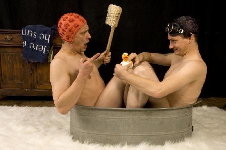 Zwei Männer im Bad