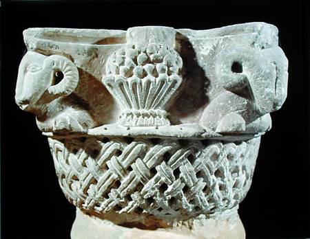 Capital in the form of a basket with ram's heads and grapes, from the Monastery of St. Jeremiah, Sak von Coptic
