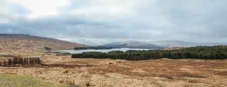 Panoramablick auf die schottischen Highlands