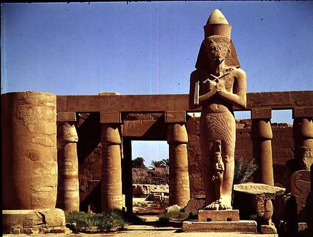 The Colossus of Ramesses II: standing statue of the king with his daughter Benta anta in front of hi von Egyptian