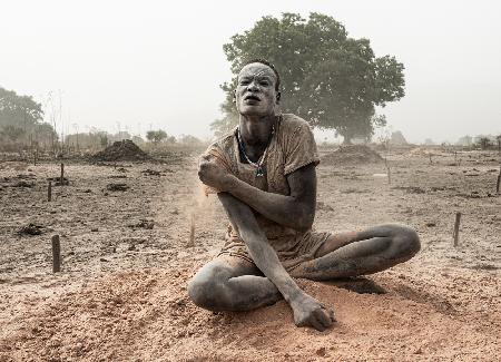 Tägliches Ritual im Toch Manga Mundari Camp,Südsudan