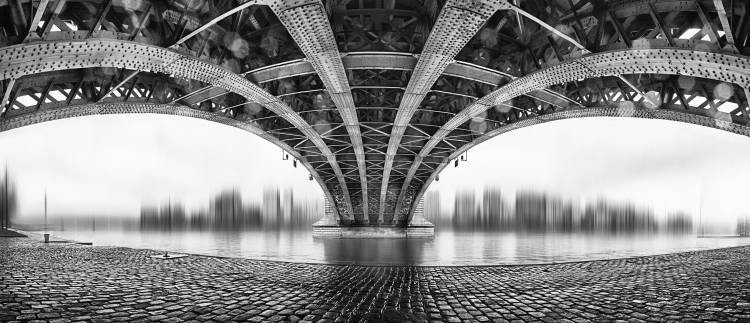 Under The Iron Bridge von EM-Photographies