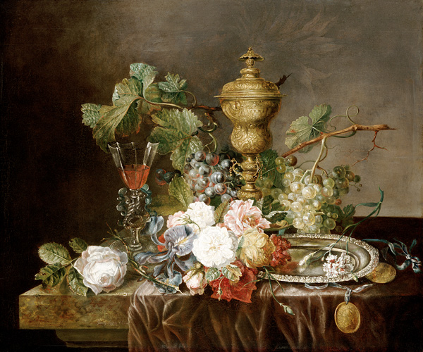 Blumenstillleben mit einem silbervergoldeten Pokal von Emily Coppin Stannard