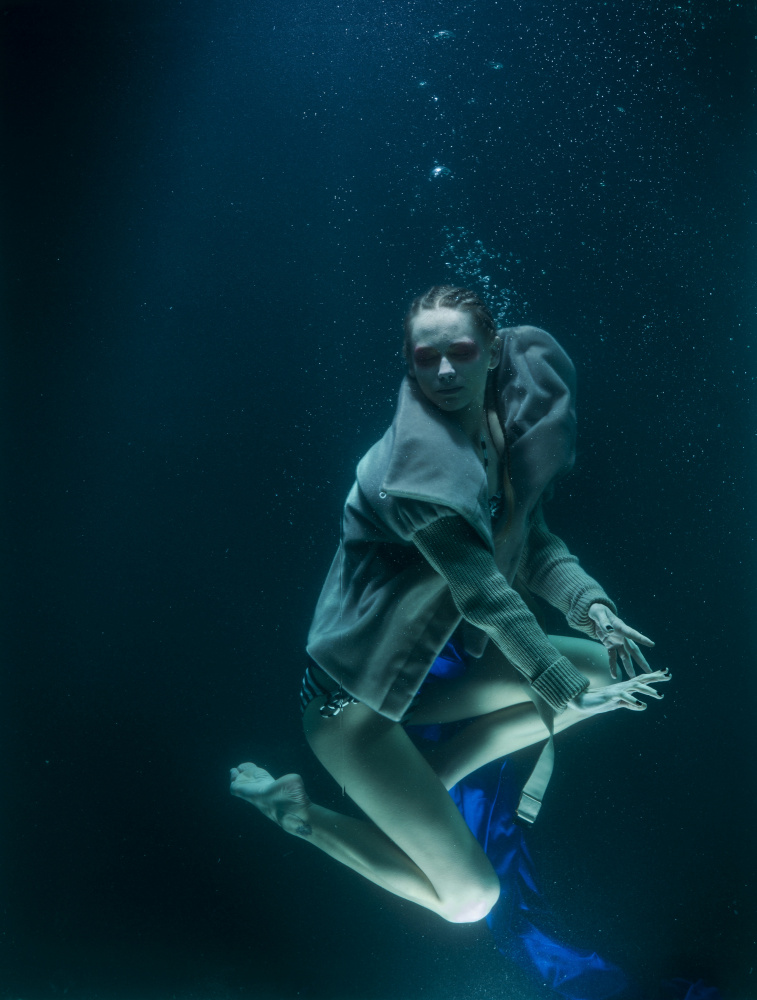 Künstlerische Porträtaufnahmen unter Wasser von engin akyurt