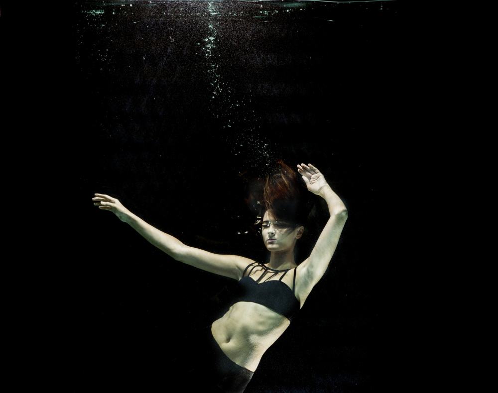 Künstlerische Porträtaufnahmen unter Wasser von engin akyurt