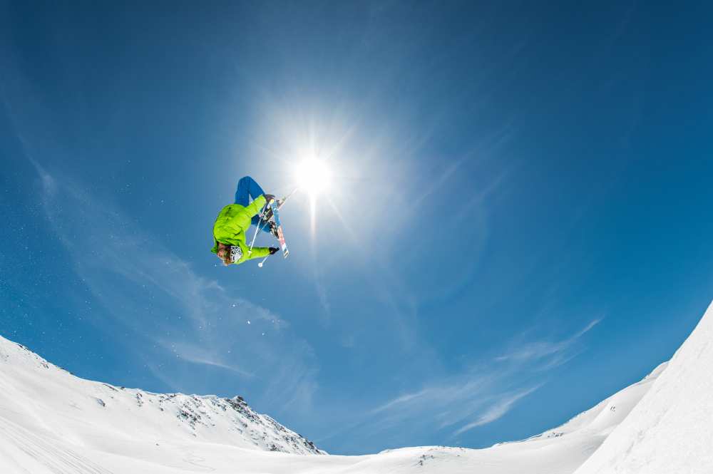 Backflip crossed skis von Eric Verbiest