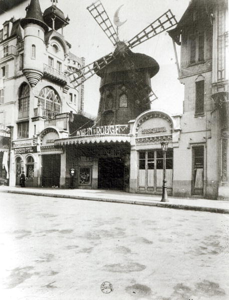 The Moulin Rouge in Paris, 1921 (b/w photo)  von Eugene Atget